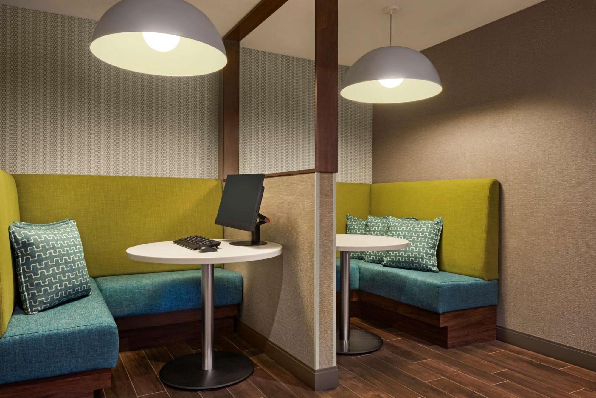 Hampton Inn & Suites Kelowna, British Columbia, Canada Dış mekan fotoğraf