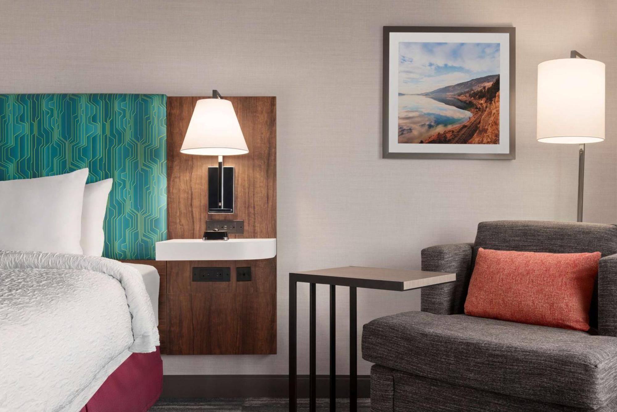 Hampton Inn & Suites Kelowna, British Columbia, Canada Dış mekan fotoğraf
